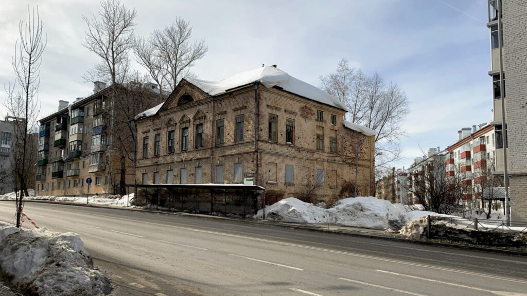 Начались противоаварийные работы на историческом доме общества «Мазут» в Казани