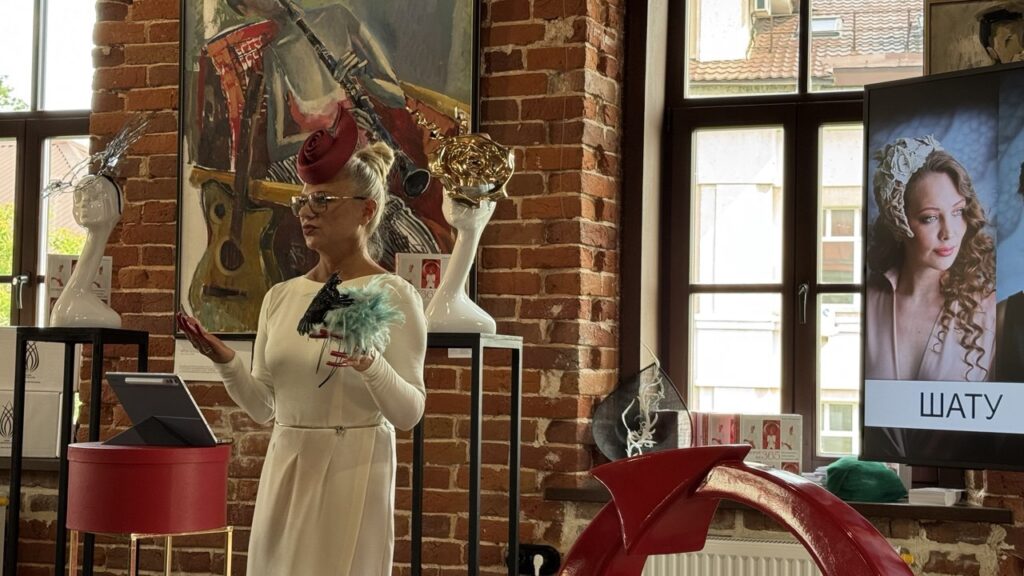 «Мне шляпки не идут»: кутюрье из Питера развеяла в Казани миф, в который верят 90% женщин