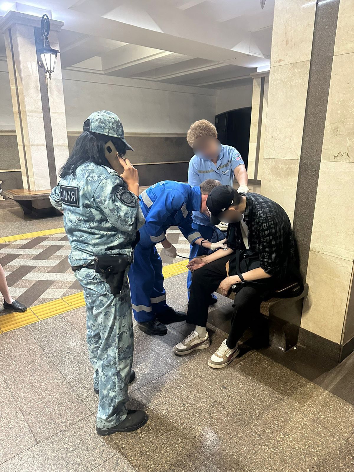 На станции метро «Суконная Слобода» в Казани мужчина упал на пути