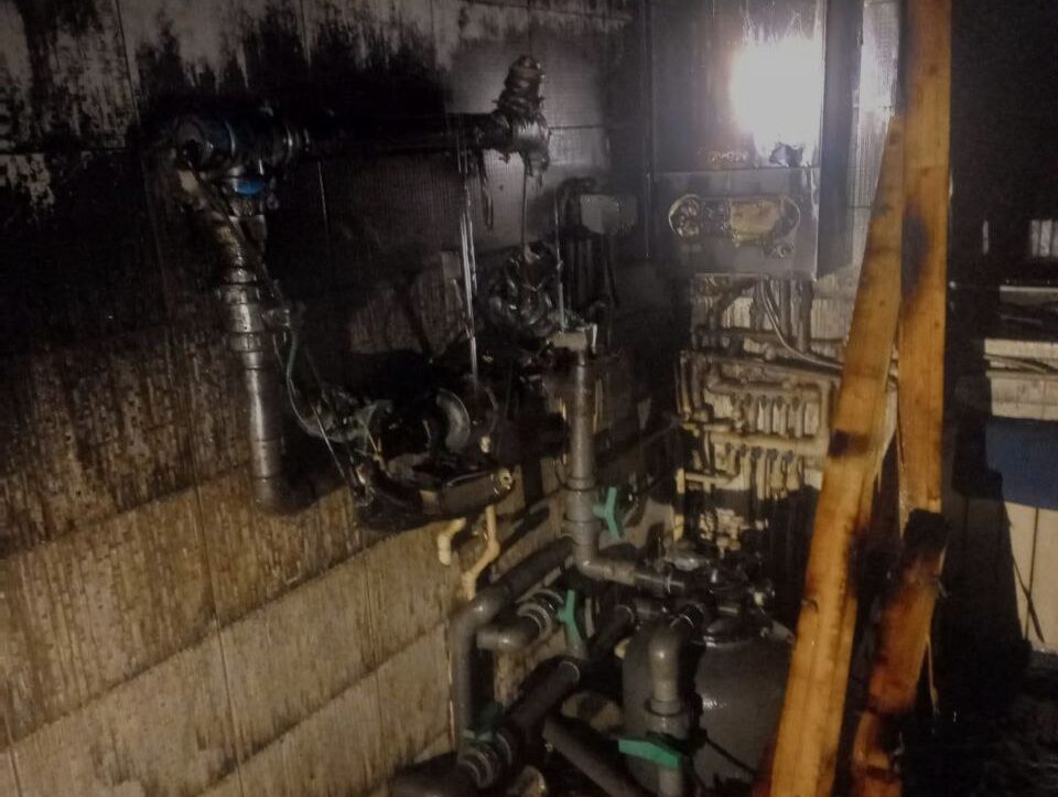 В жилмассиве Казани сгорела баня — пострадали двое человек