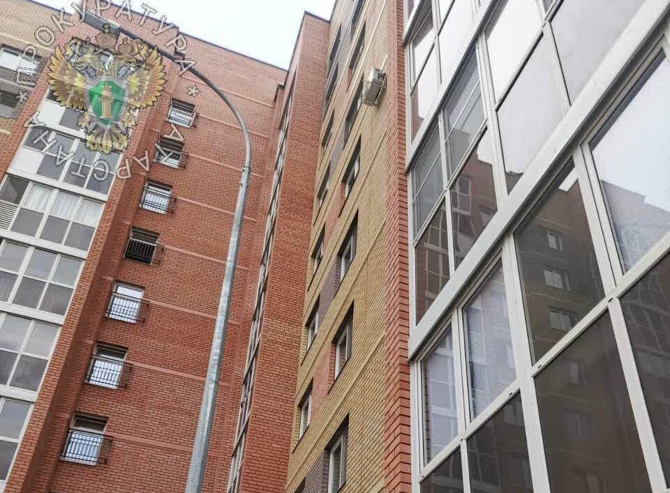 В селе Осиново 4-летний ребенок выпал из окна многоэтажки