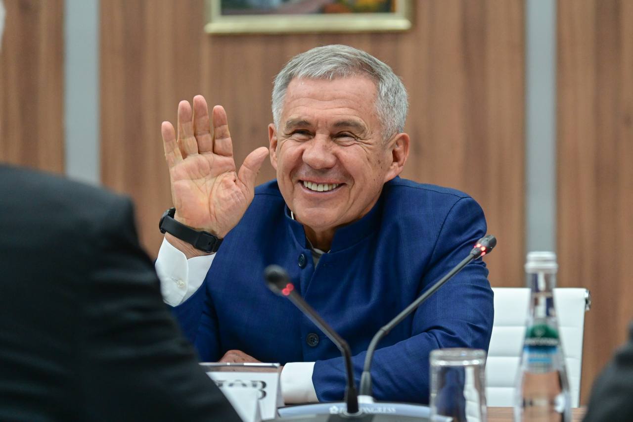 Минниханов провел более 50 встреч на полях ПМЭФ
