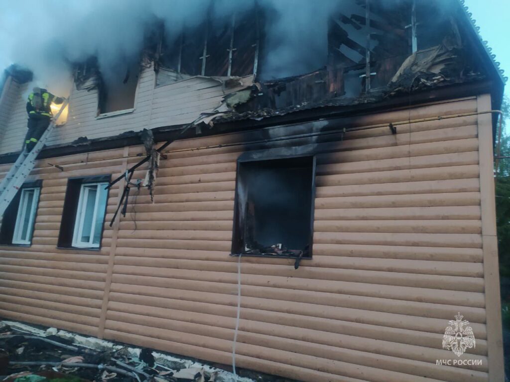 В Татарстане после гибели на пожаре женщины и двоих детей возбуждено уголовное дело