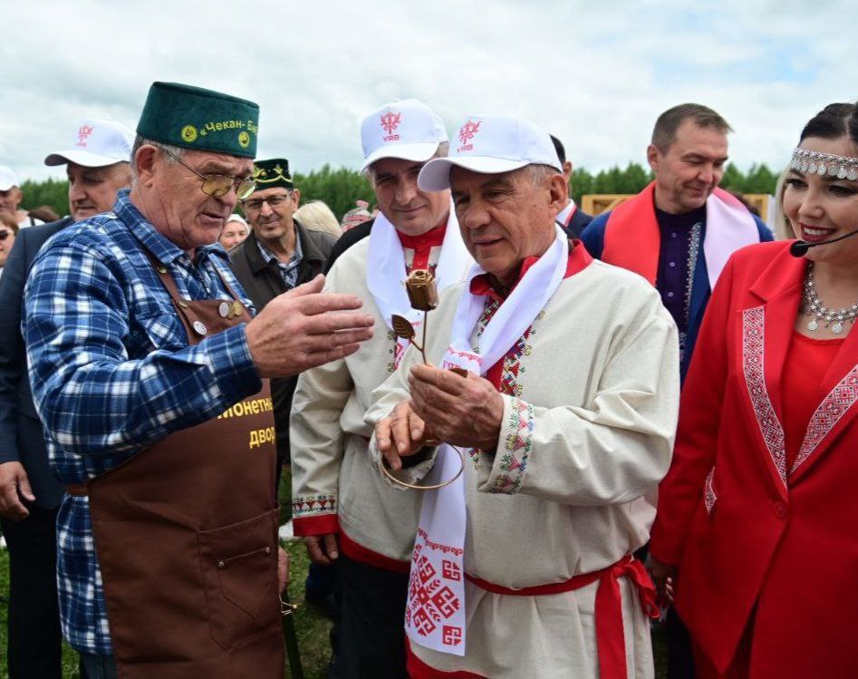 Минниханов и Николаев приняли участие в празднике «Уяв» в Нурлатском районе — фото и видео