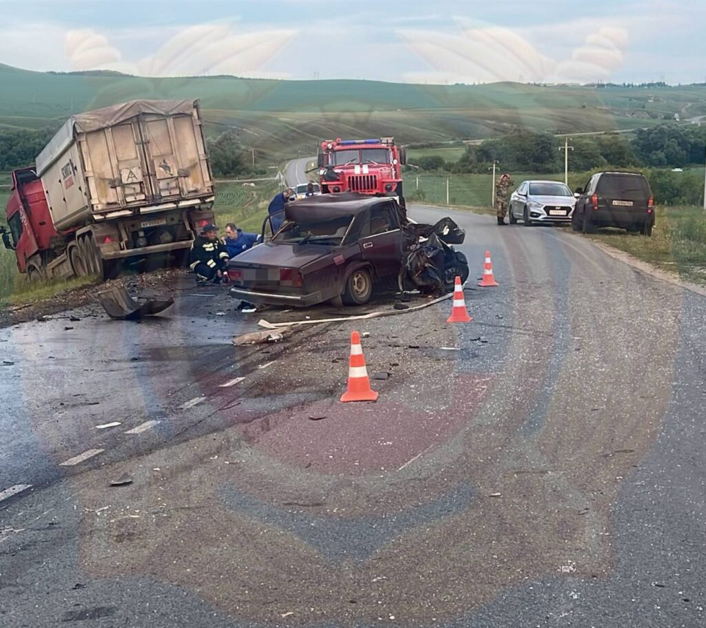 ВАЗ лоб лоб столкнулся с фурой в Черемшанском районе - водитель легковушки погиб