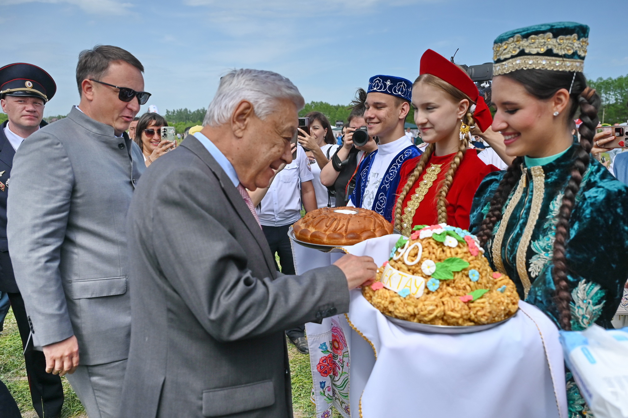 Мухаметшин посетил Сабантуй в селе Усады Высокогорского района