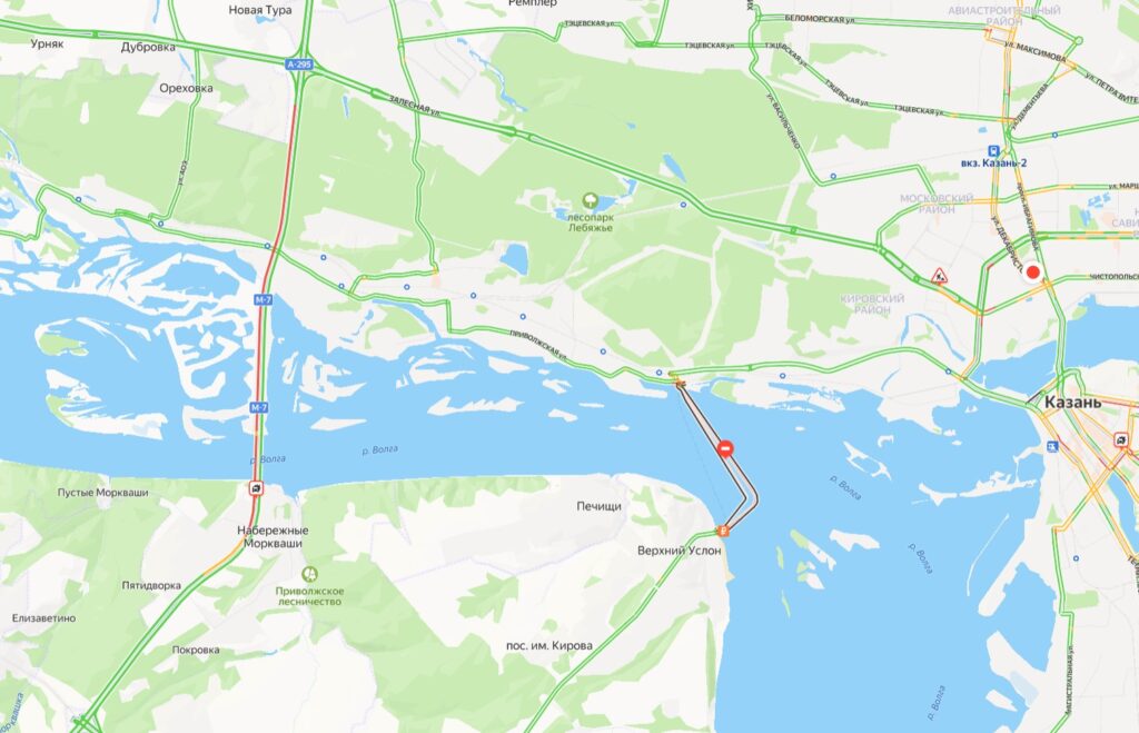 Гигантская пробка образовалась на трассе М-7 и на мосту через Волгу в Татарстане