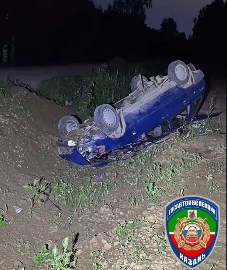 В Казани подросток без прав на автомобиле ИЖ вылетел в кювет и перевернулся