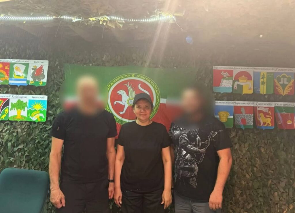 Глава исполкома Альметьевска передала гуманитарную помощь бойцам в зоне СВО