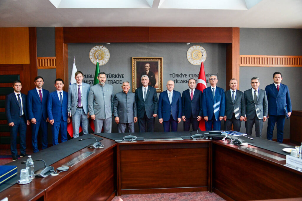 Раис Татарстана встретился с министром торговли Турции