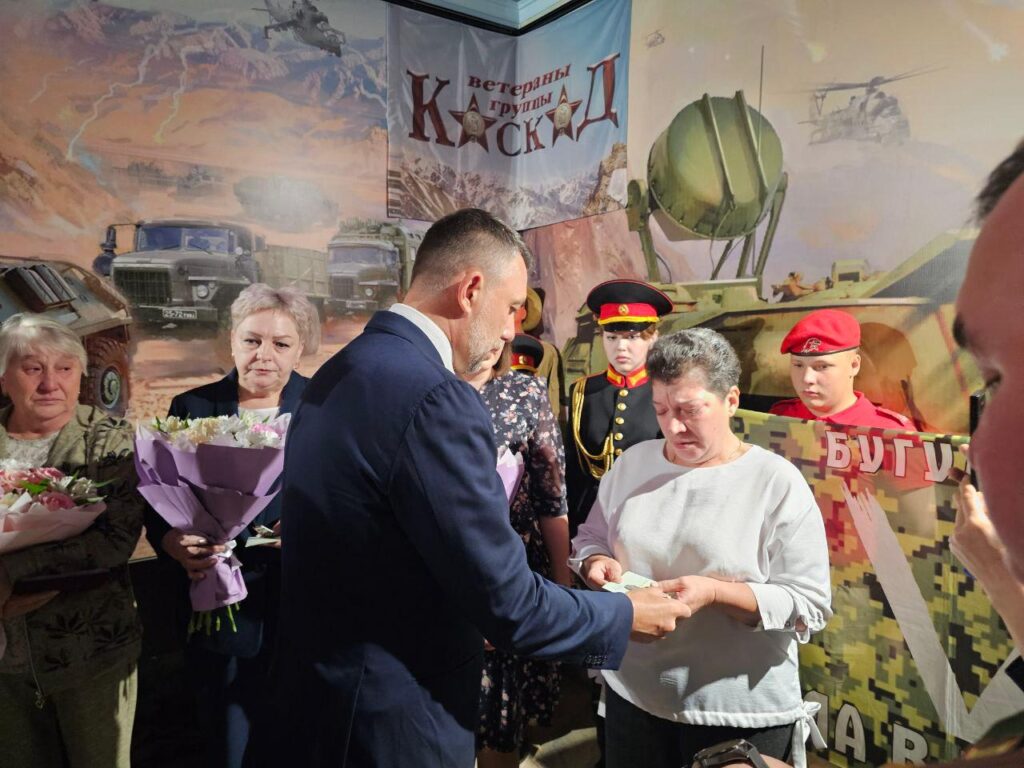 Дамир Фаттахов вручил награды семьям погибших бойцов-бугульминцев