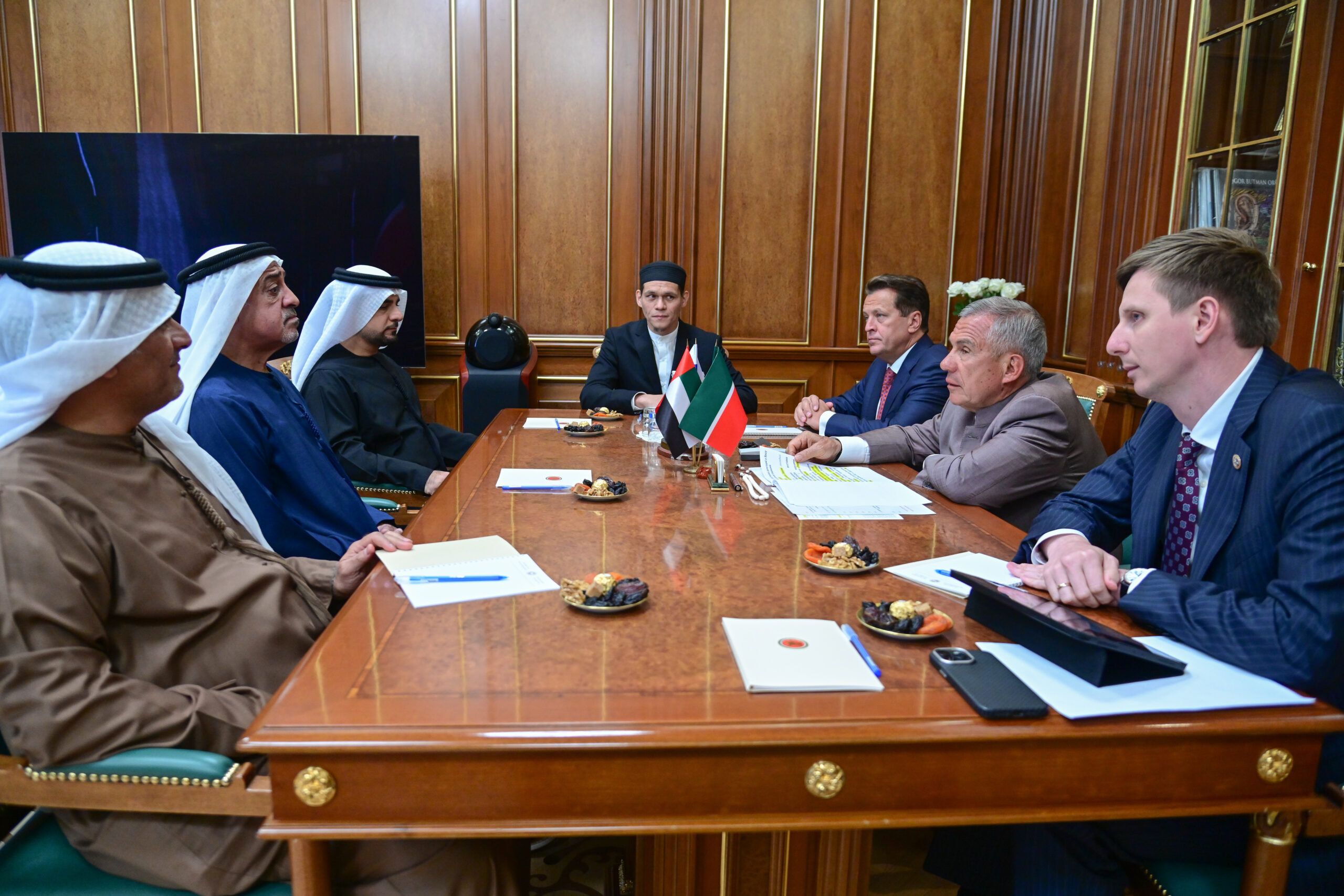 Раис Татарстана встретился с советником Президента ОАЭ