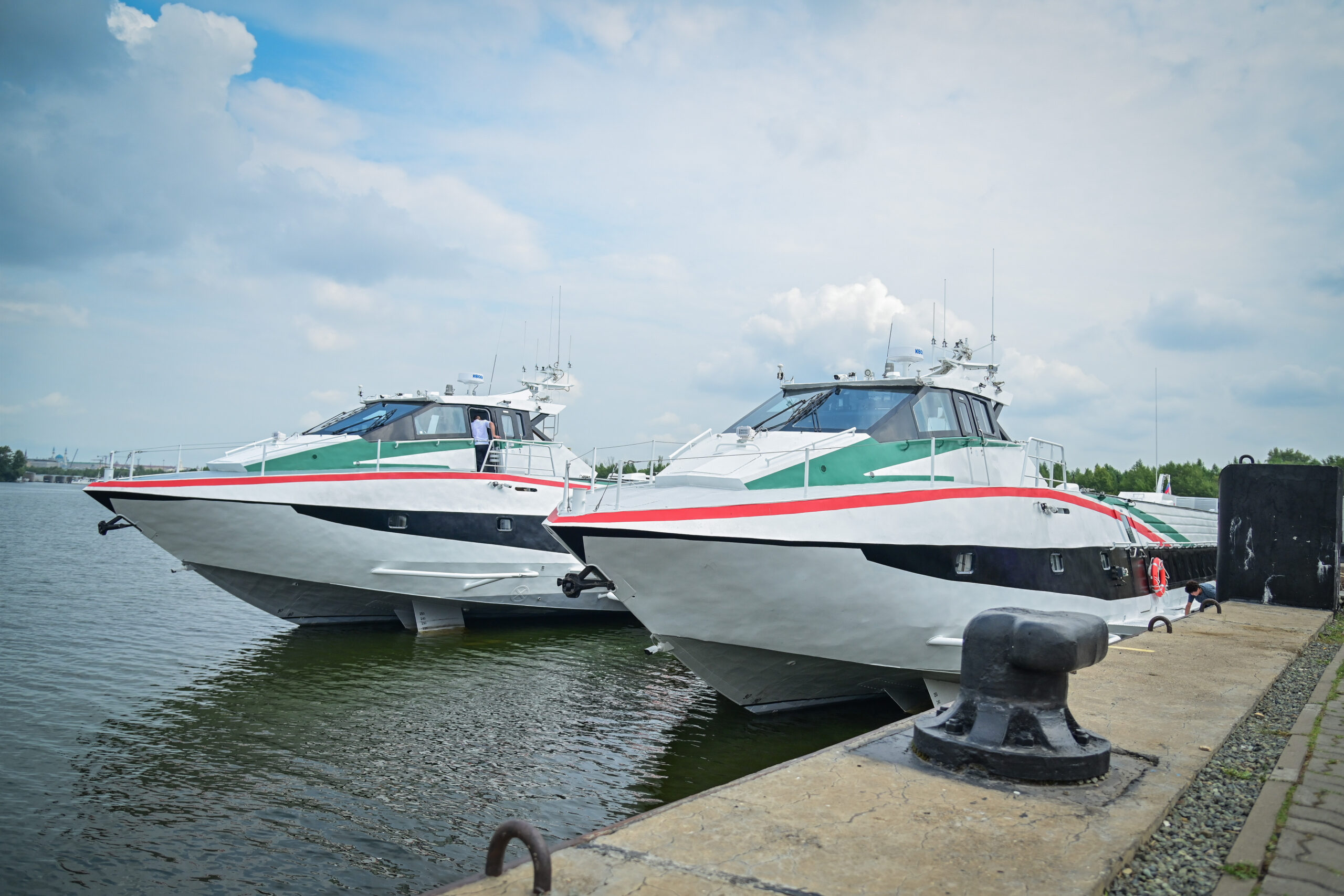 Савельев и Минниханов осмотрели новые скоростные суда проекта «Метеор 2020»