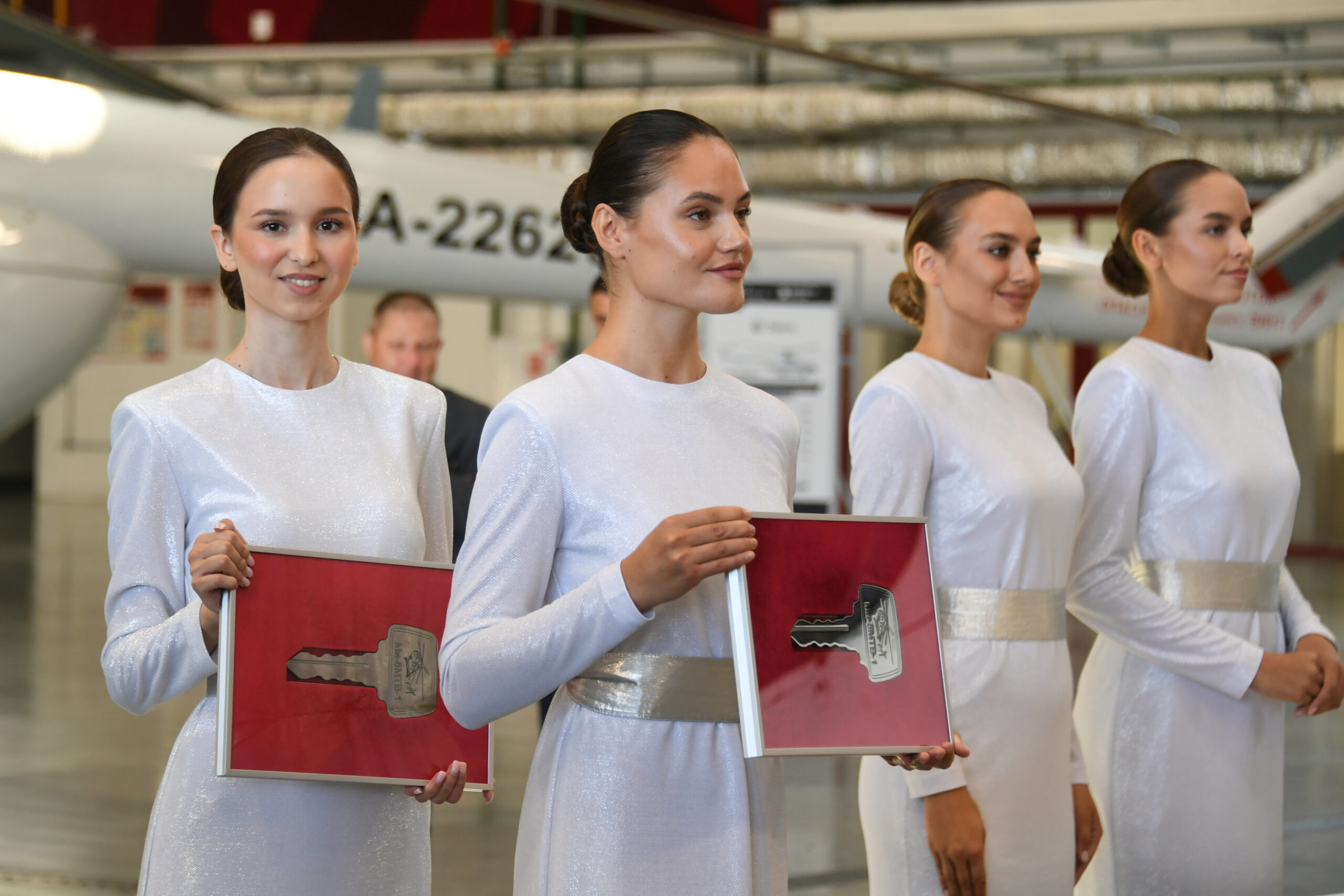 На КВЗ при участии Минниханова состоялась передача 10 вертолетов Ми-8МТВ-1