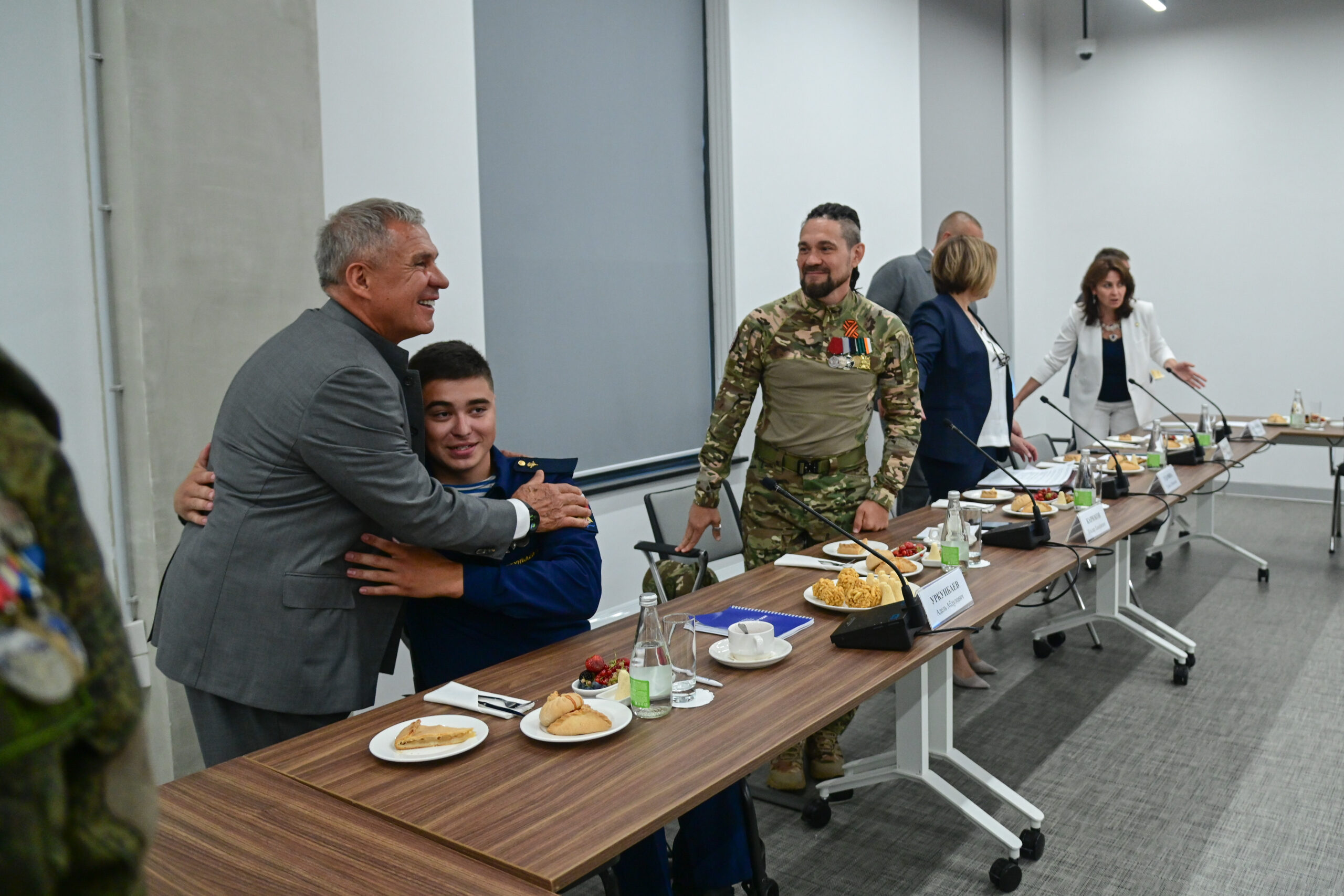 «Спасибо вам за силу духа»: Минниханов и Цивилева поговорили с ветеранами СВО