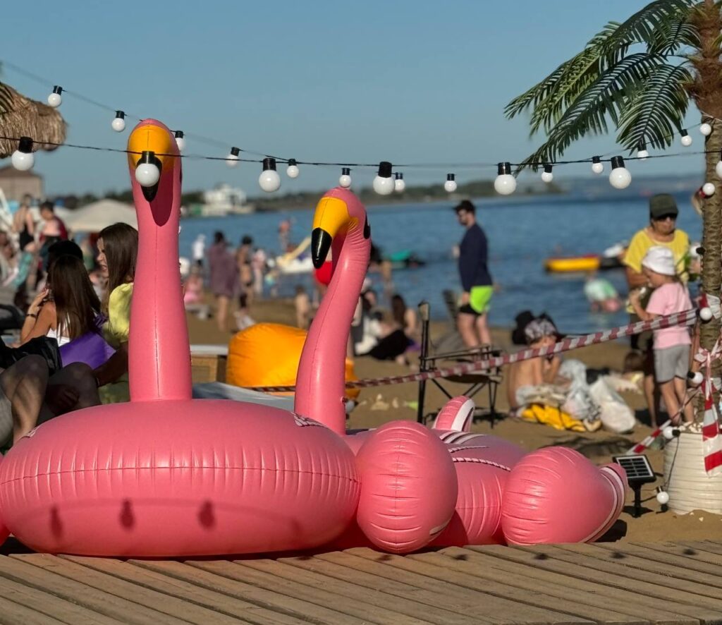 «Камское море», белый песок: как отдыхается на самом популярном пляже Татарстана