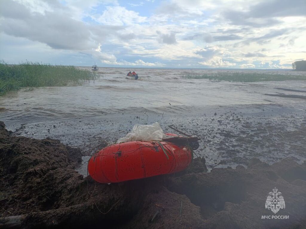 Пожилую пару на резиновой лодке спасли в шторм на Волге в Татарстане