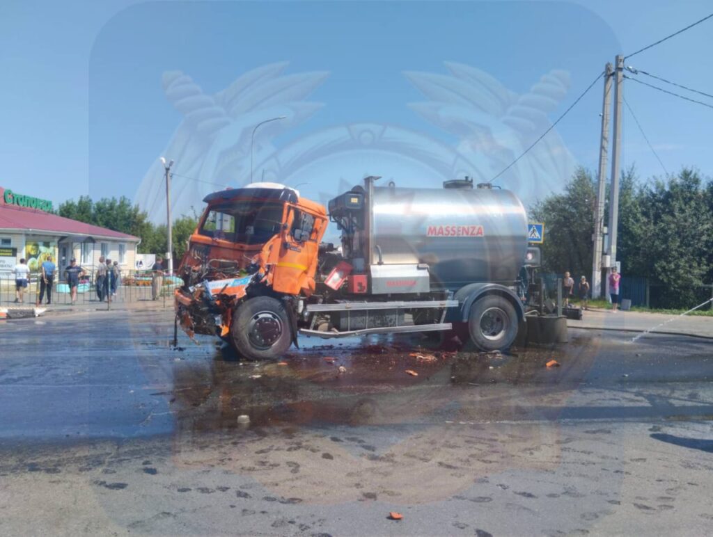 В Татарстане водитель КАМАЗа проехал на красный свет и погиб в столкновении с ГАЗом