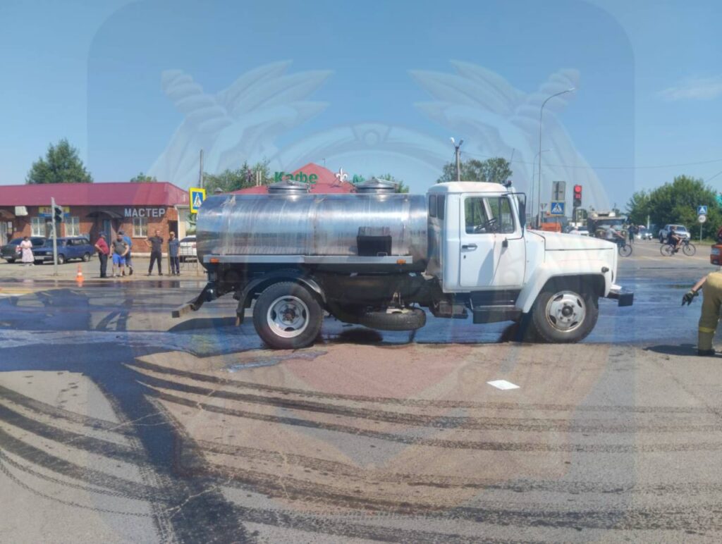 В Татарстане водитель КАМАЗа проехал на красный свет и погиб в столкновении с ГАЗом
