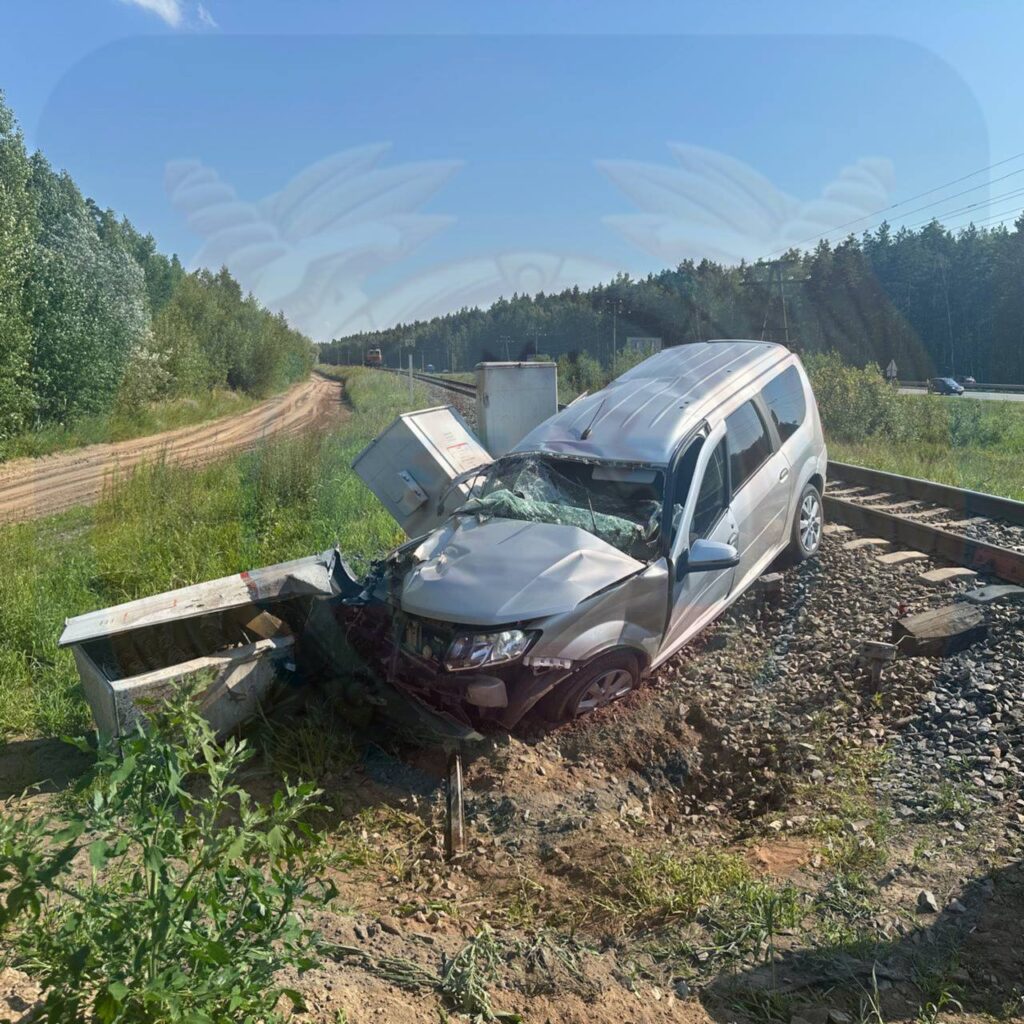 «Лада» выехала на переезд в Елабужском районе, где ее сбил поезд — водитель погиб