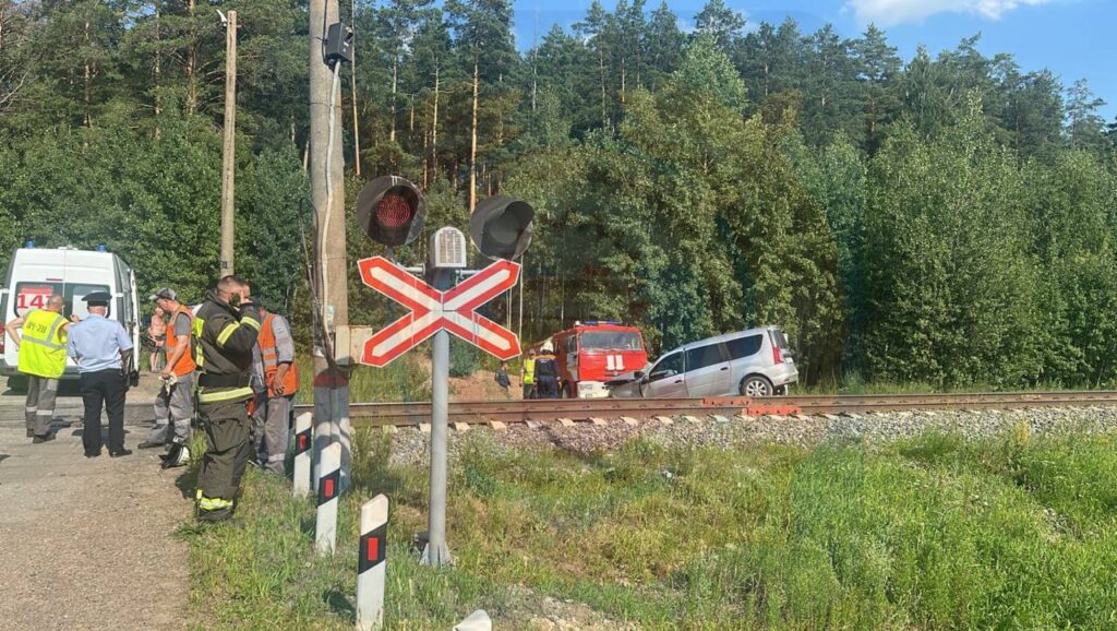 «Лада» выехала на переезд в Елабужском районе, где ее сбил поезд — водитель погиб