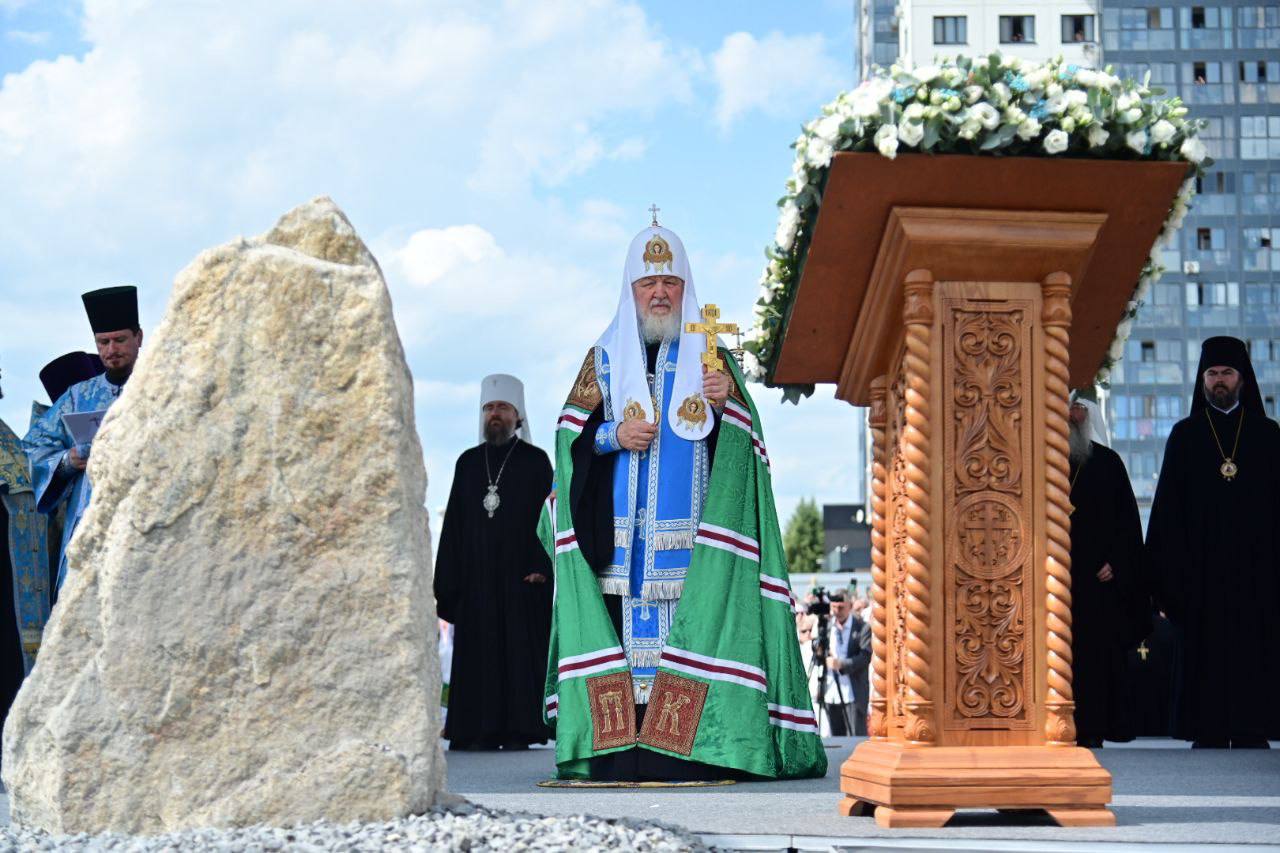 Патриарх Кирилл освятил закладной камень в основание кафедрального собора в Челнах