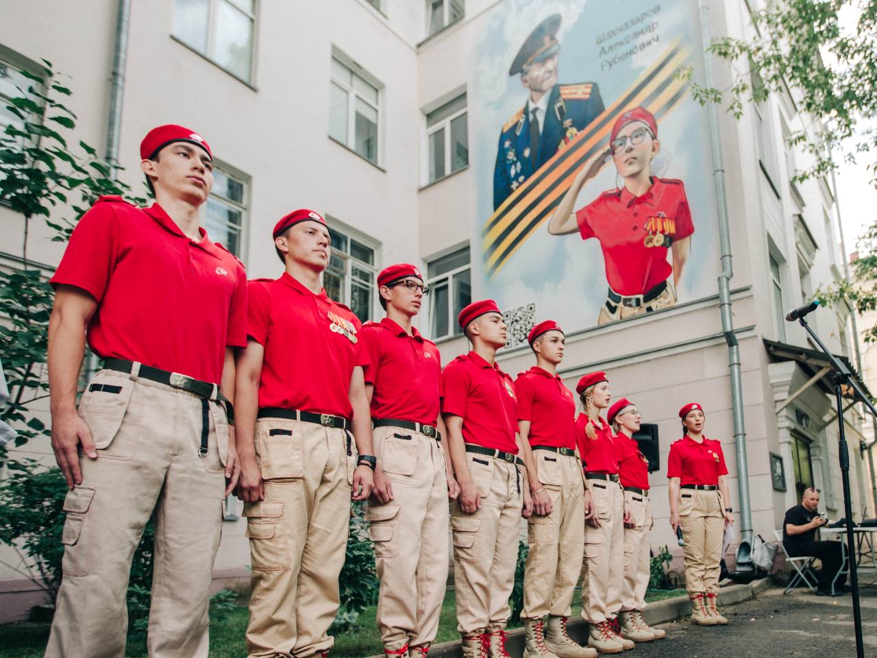 На одном из домов Казани появился мурал с портретом ветерана Александра Шахназарова