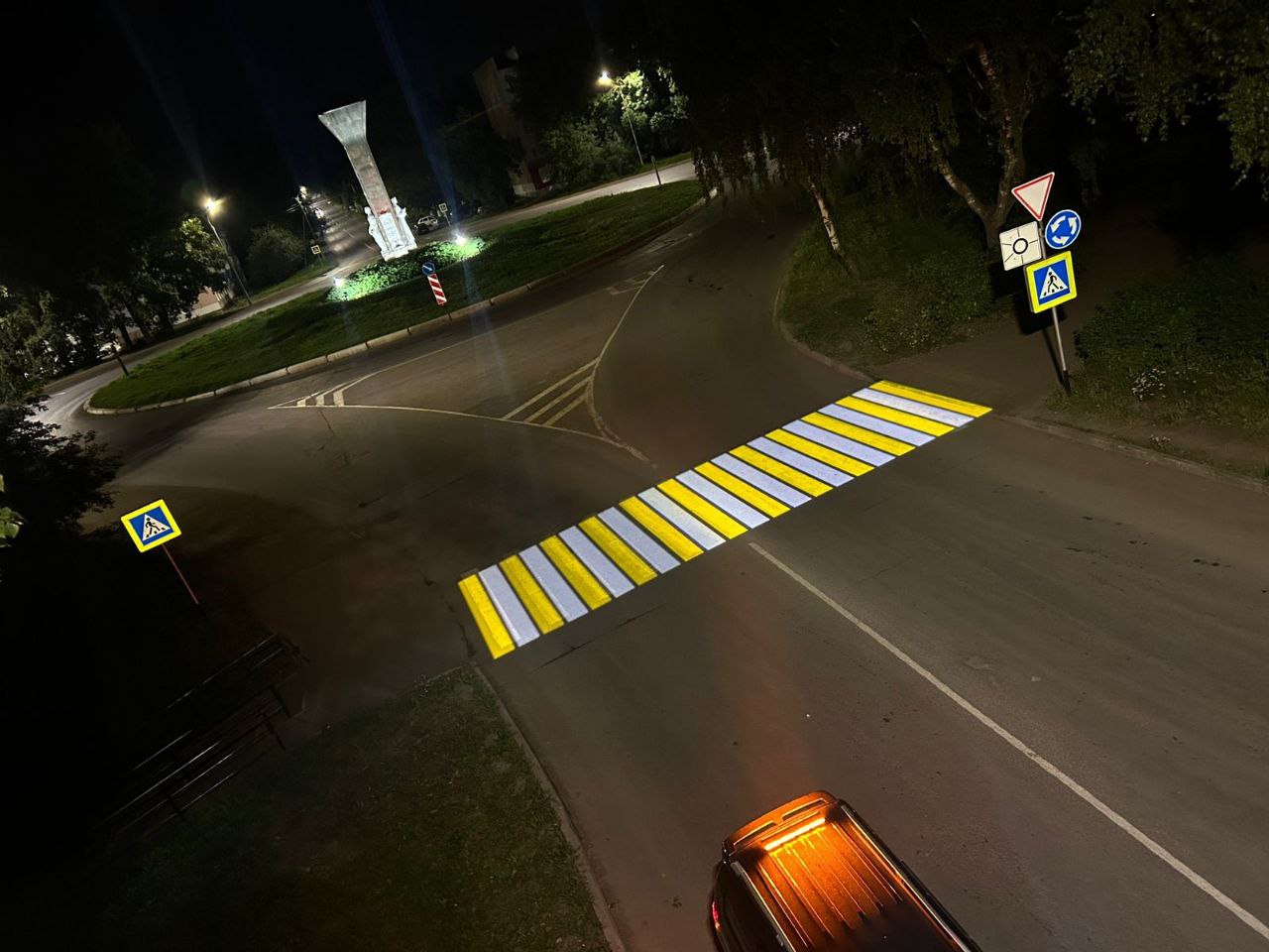 Три нерегулируемых пешеходных перехода в Бугульме оснащены световой разметкой