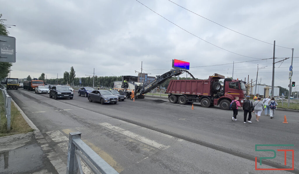 Третий день подряд дорожные работы осложняют движение по проспекту Победы в Казани