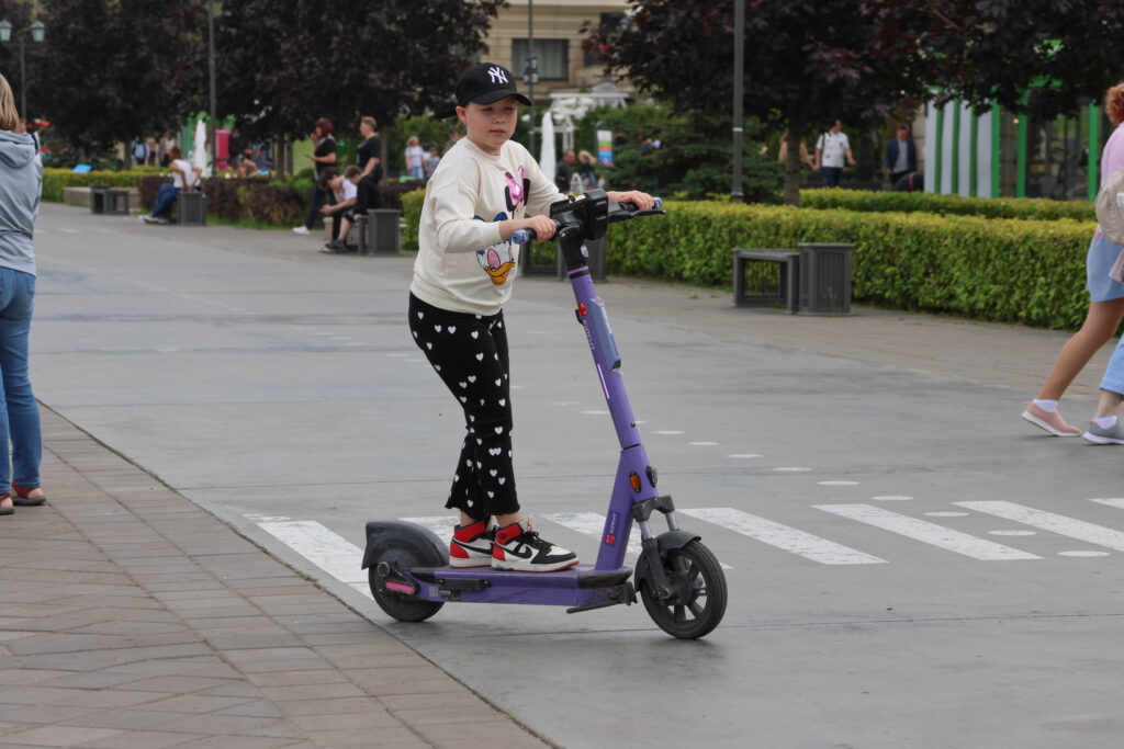 Хватит это терпеть: Елабуга поставила крест на прокате электросамокатов, а Казань не планирует