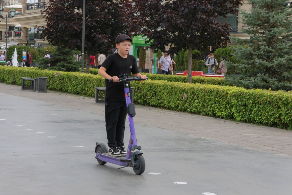 Хватит это терпеть: Елабуга поставила крест на прокате электросамокатов, а Казань не планирует