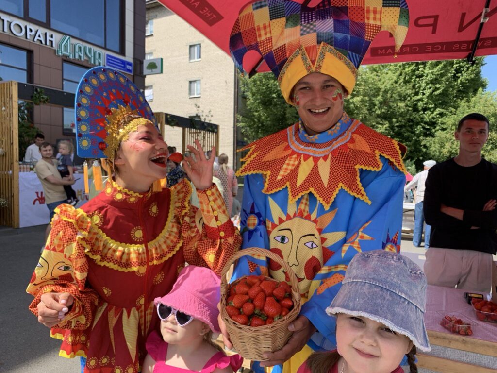 Ягод много не бывает: в Казани устроили праздник в честь клубники, малины и голубики