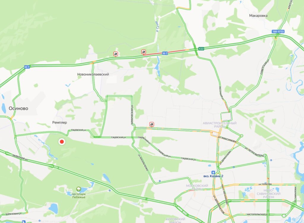 На трассе М-7 под Казанью вылетела в кювет фура — движение затруднено