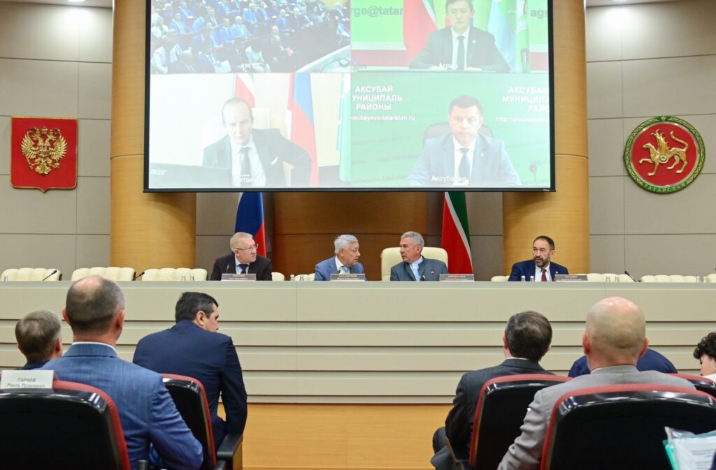 Мухаметшин депутатам и сенаторам от Татарстана: попрошу и дальше не сбавлять обороты