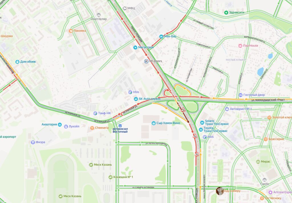 Авария и дорожные работы осложнили движение на проспекте Победы в Казани
