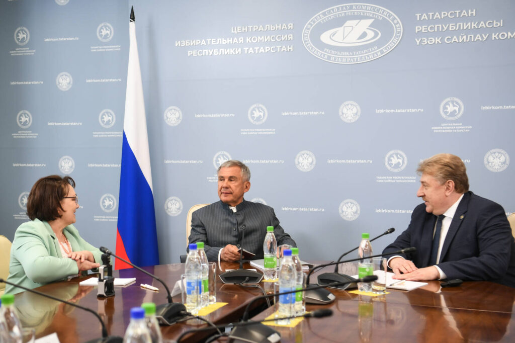 Минниханов подал в ЦИК РТ документы для участия в выборах Раиса Татарстана