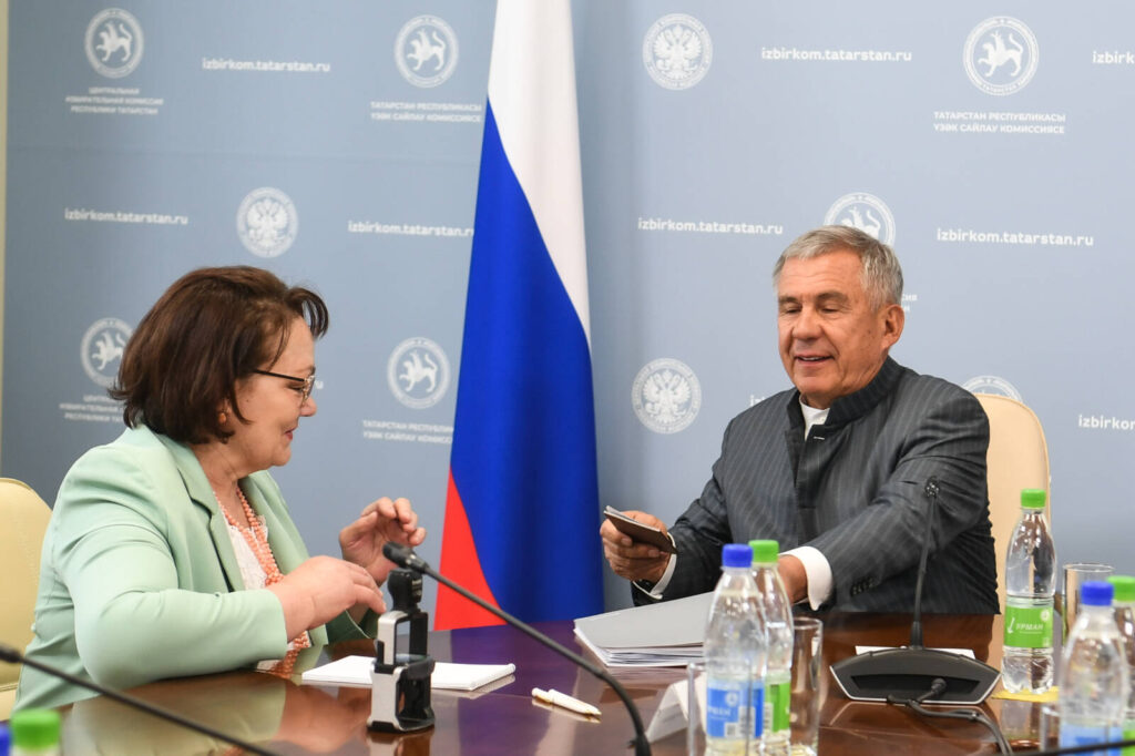 Минниханов подал в ЦИК РТ документы для участия в выборах Раиса Татарстана