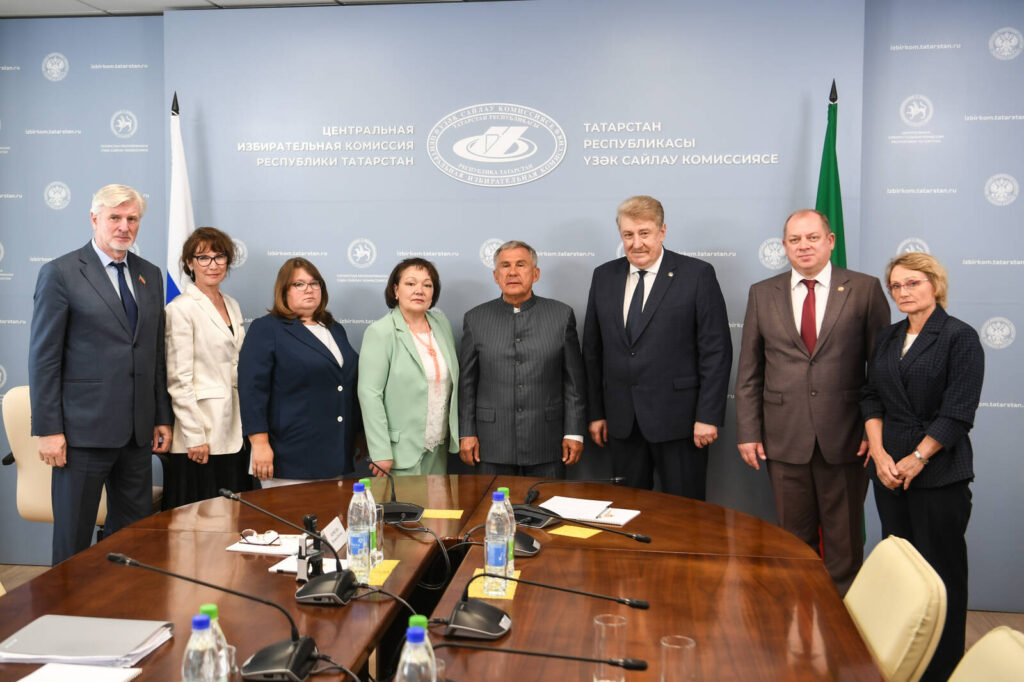 Минниханов подал в ЦИК РТ документы для участия в выборах Раиса Татарстана