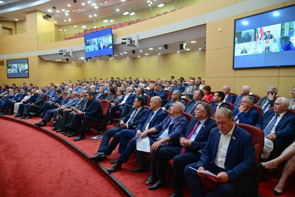 Минниханов встретился с депутатами Госдумы и сенаторами от Татарстана