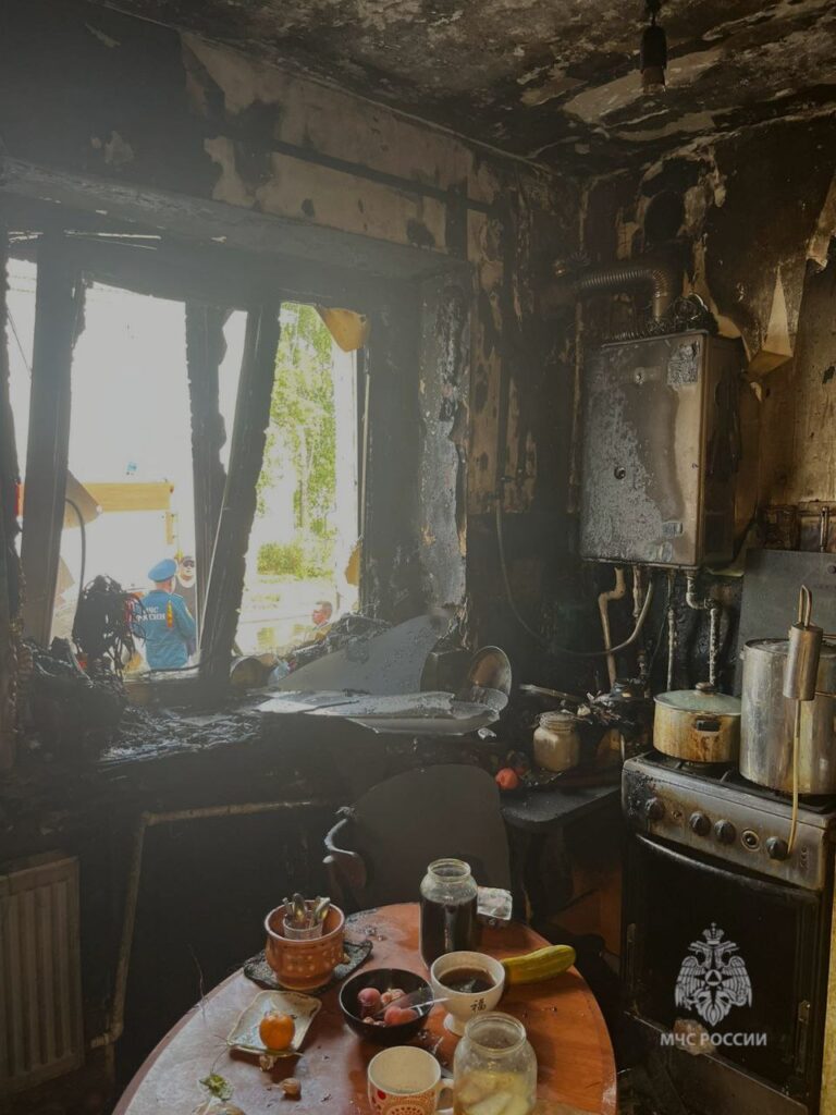 На пожаре в Елабуге пожарные спасли девочку