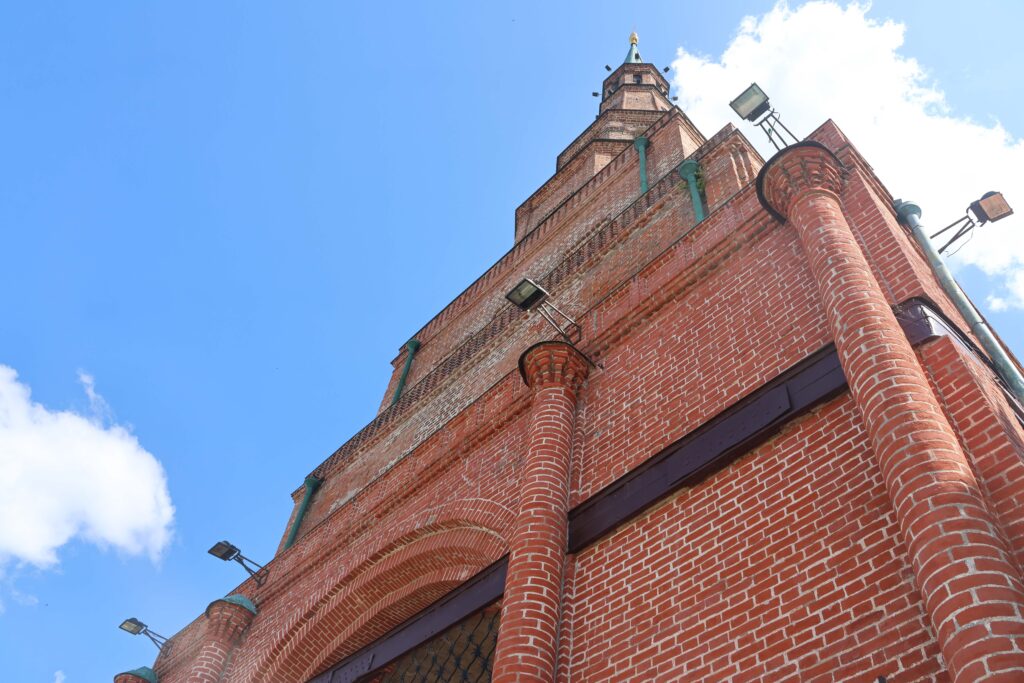 Прививка для Сююмбике: эксперты выяснили происхождение пятен на легендарной казанской башне