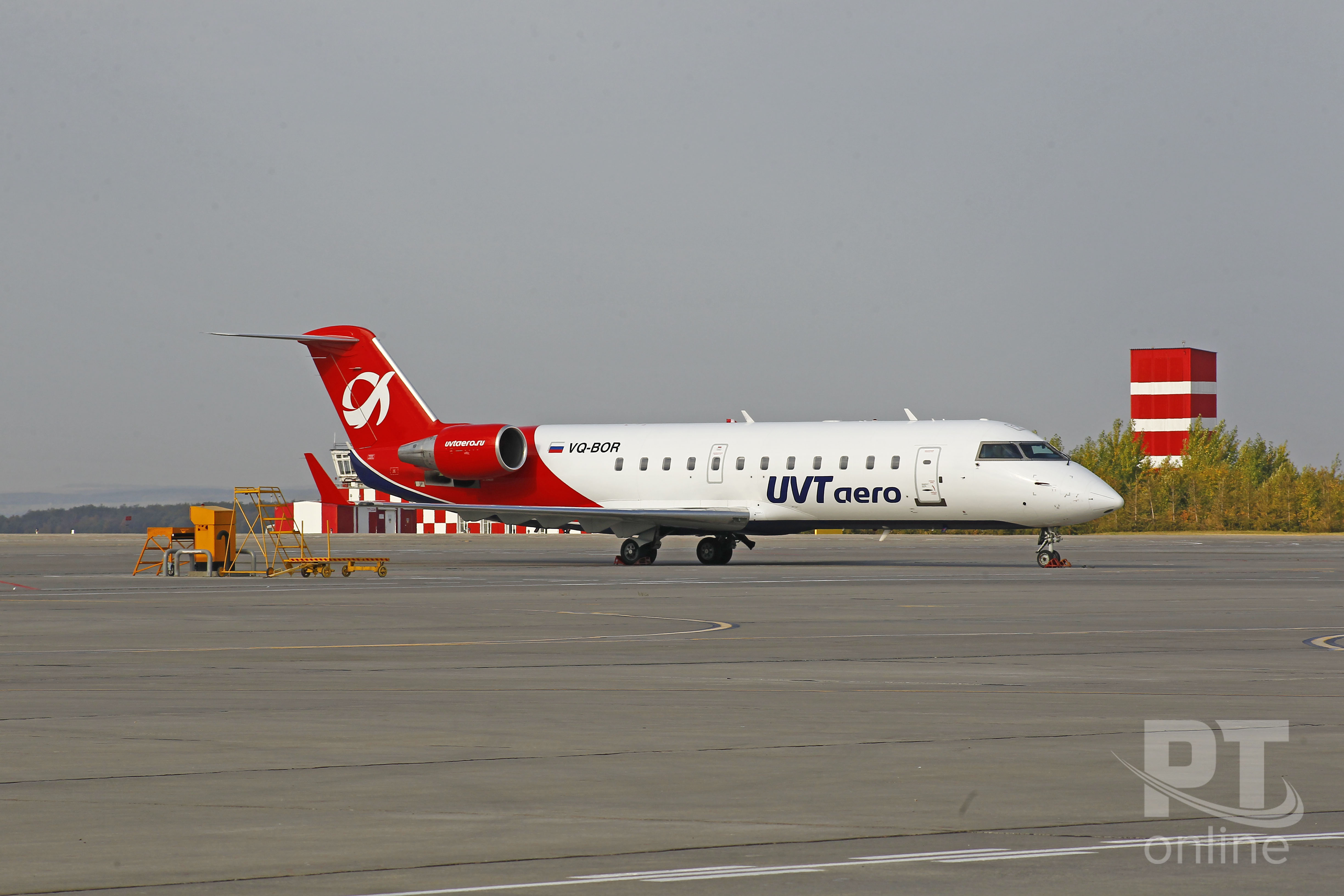 Авиакомпания казань. ЮВТ Аэро самолет Казань. CRJ 200 UVT Aero. ЮВТ Аэро Горно-Алтайск Казань. Джет 200 самолет ЮВТ Аэро.