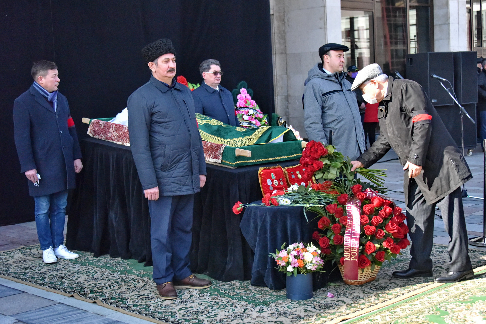 Какие новости в татарстане. Вчера в Татарстане простились. Похороны в Казани сегодня.