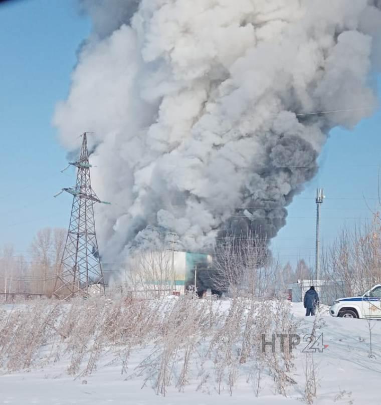 Пожар Нижнекамский район. Пожар в Нижнекамске на заводе. Пожар в Нижнекамске сегодня. Пожар на заводе Нижнекамск 12 декабря.