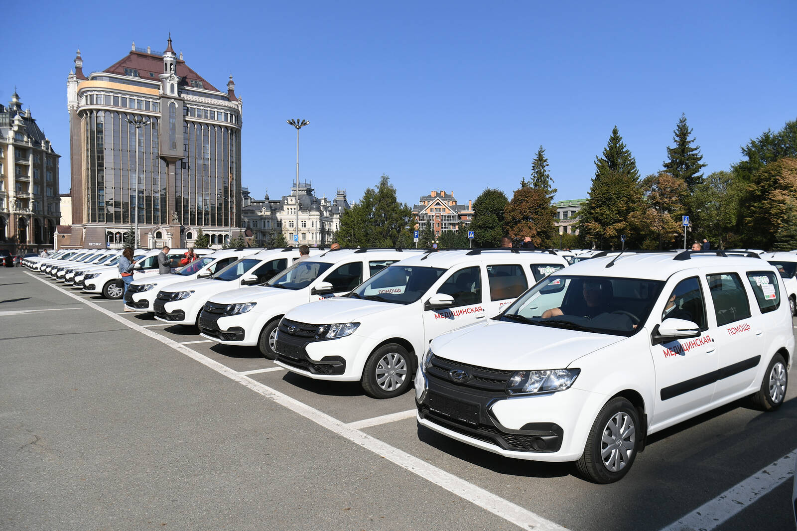 Минниханов передал районным больницам 60 новых автомобилей - Республика  Татарстан | РТ Онлайн