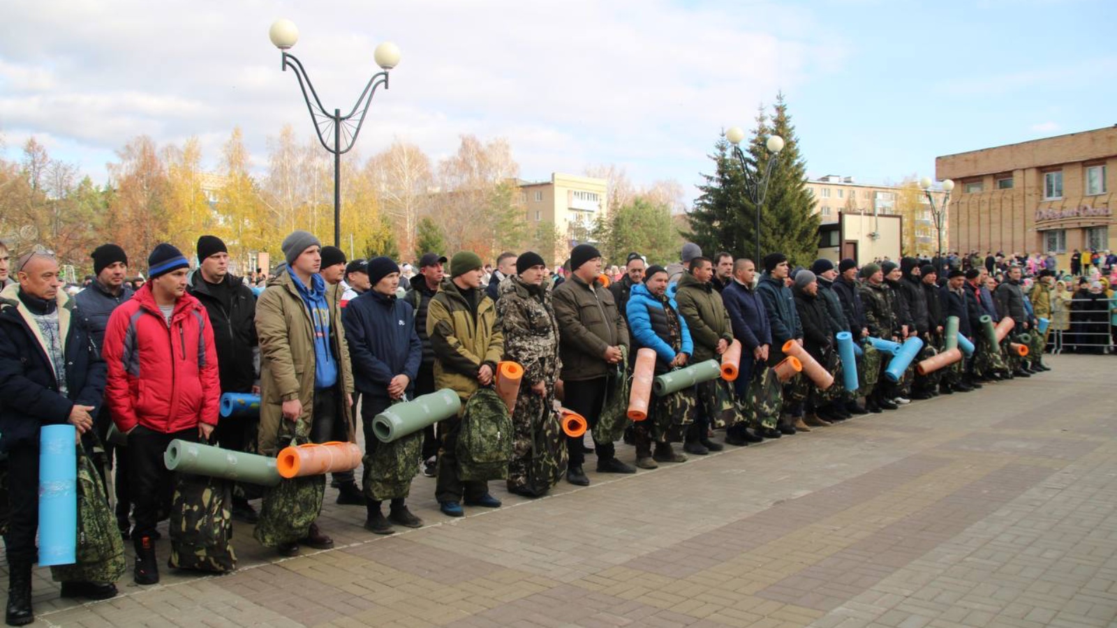 Есть видео сегодня. Военные. Мобилизация в Томске 28.10.2022. Мобилизация Нижнекамск. Мобилизация семья.