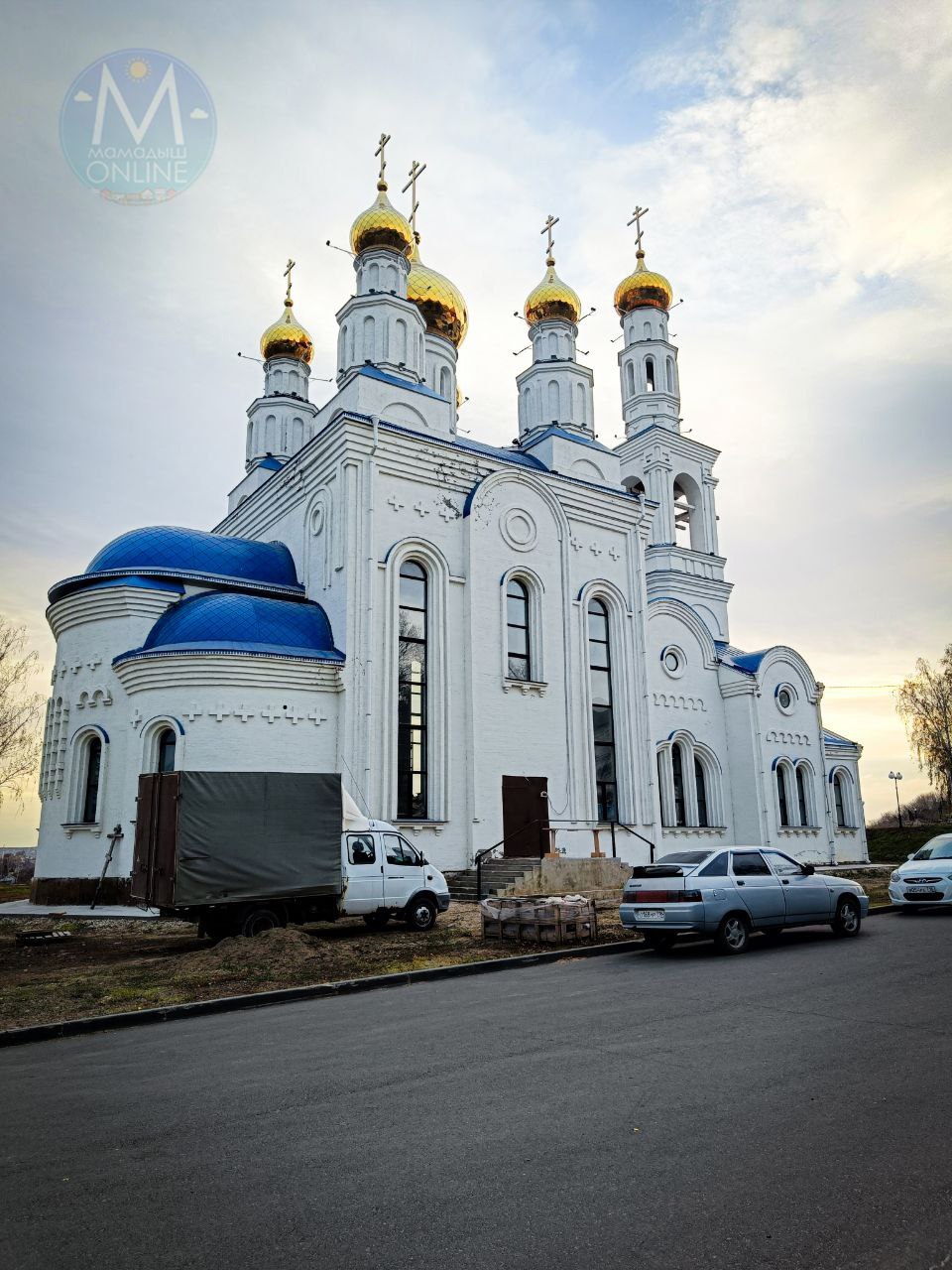 В новом Троицком храме в Мамадыше идет сборка иконостаса